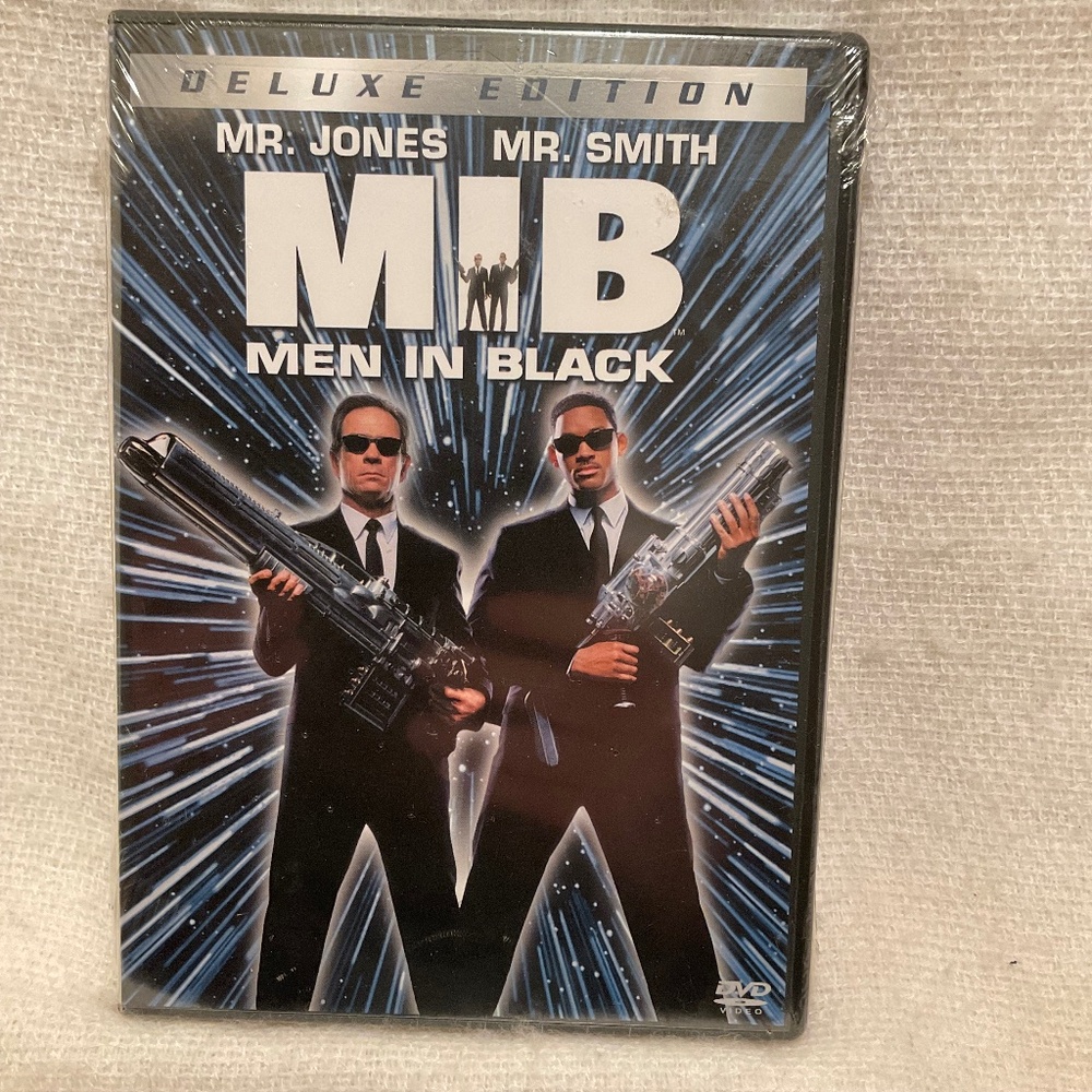 MIB Men In Black 2-DVD Deluxe Edition Tommy Lee Jones Will Smith NEW SEALED